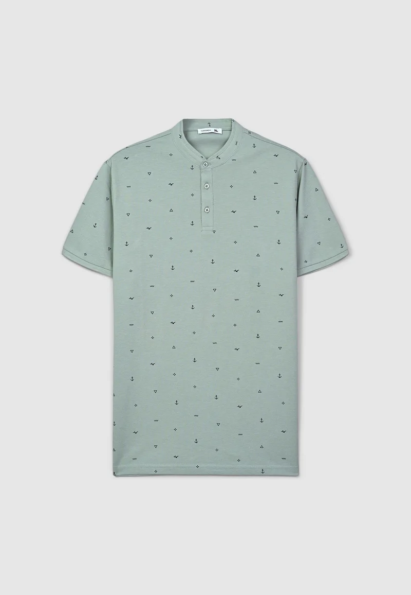 T-shirt serafino con colletto coreana in microfantasia
