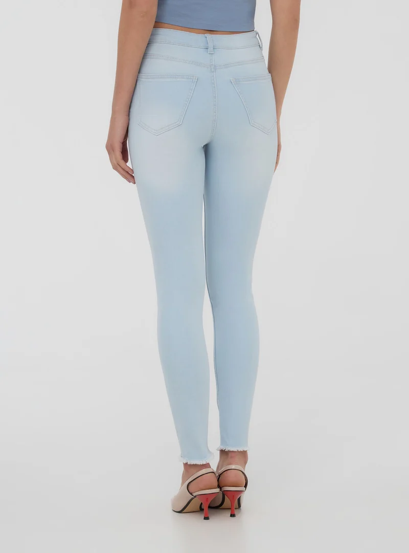 Jeans chiari skinny con strappi