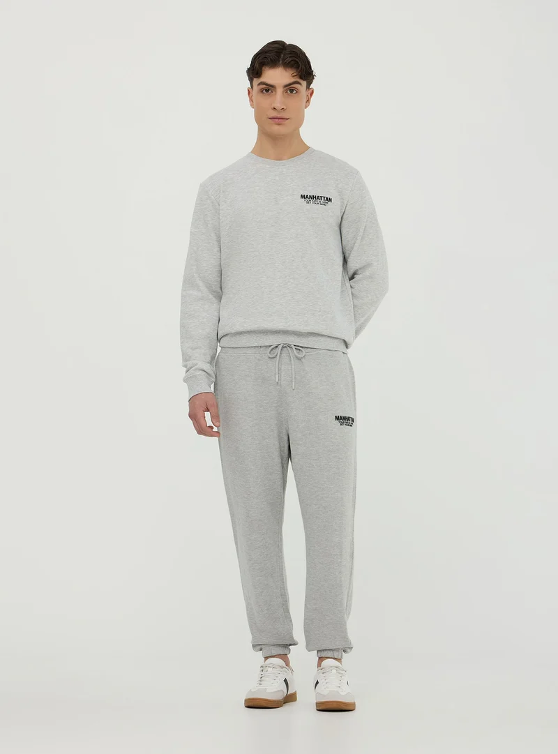 Pantaloni jogger con scritta e coulisse