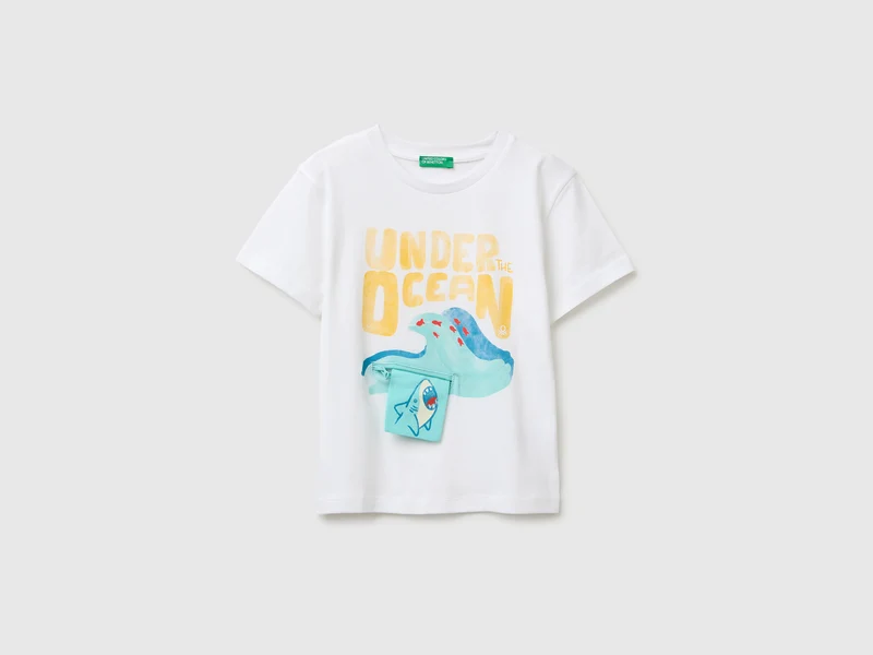 T-shirt con stampa e zip