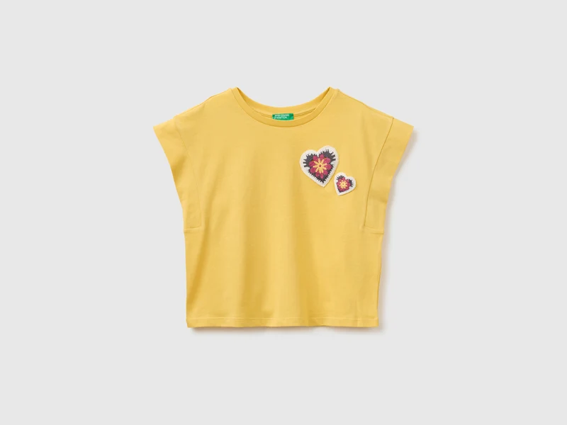 T-shirt smanicata con ricamo