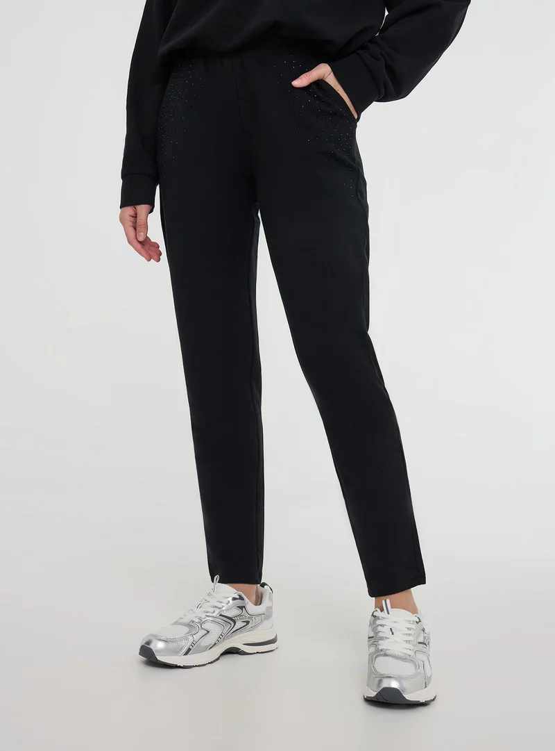 Pantaloni tuta chino skinny con strass