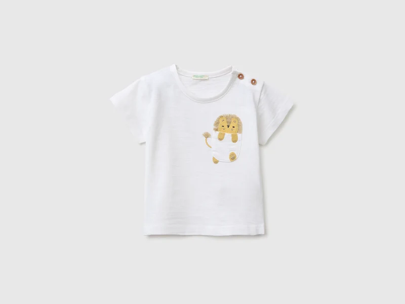T-shirt con taschino e animaletto