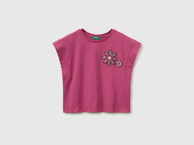 T-shirt smanicata con ricamo