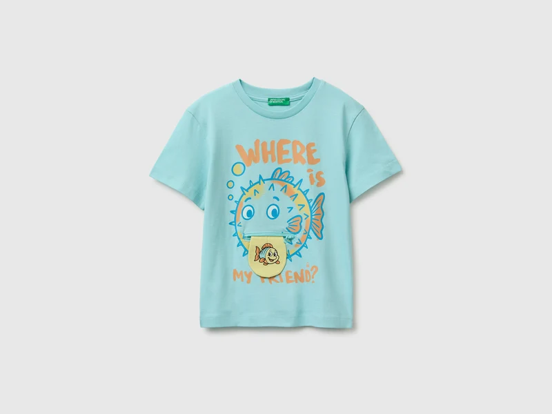 T-shirt con stampa e zip