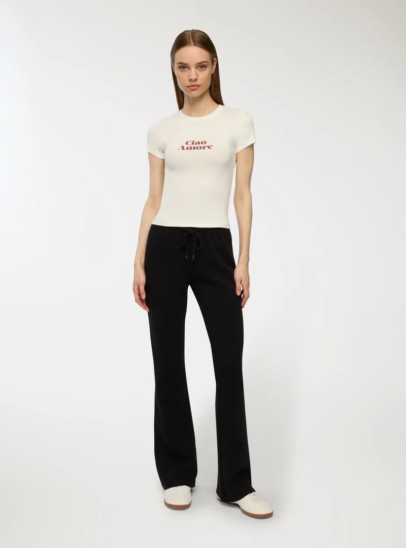 T-shirt slim fit con scritta