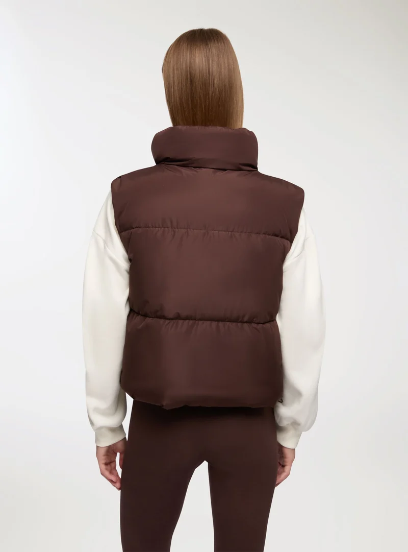 Gilet imbottito con collo alto
