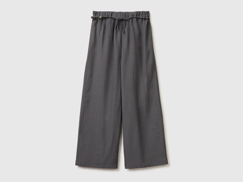 Pantaloni ampi con cinturina