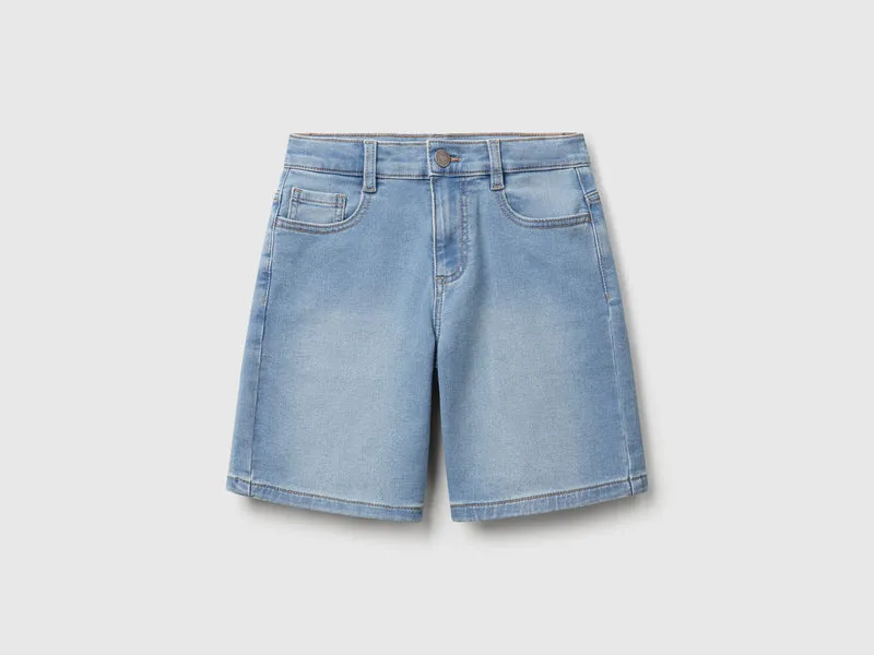 Bermuda straight in denim elasticizzato
