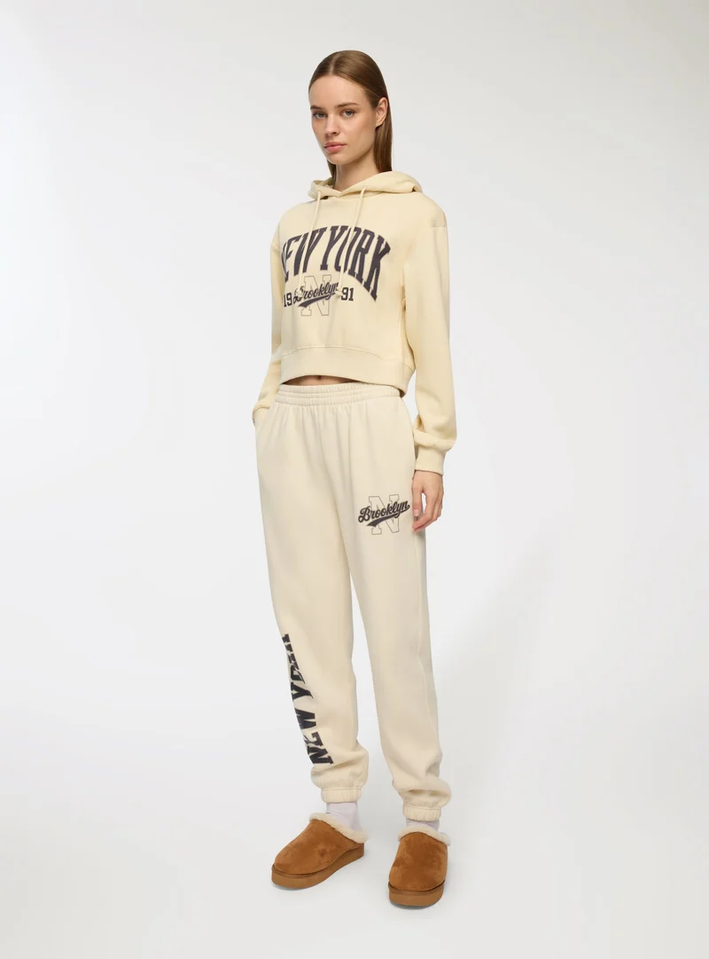 Pantaloni tuta con scritta college