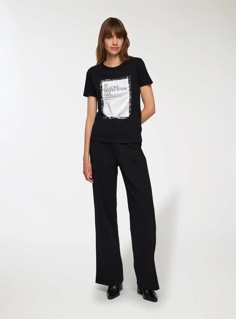 T-shirt con stampa e scritta