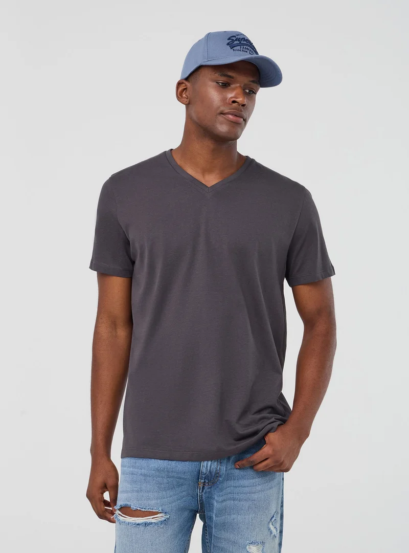 T-shirt basic con scollo a v