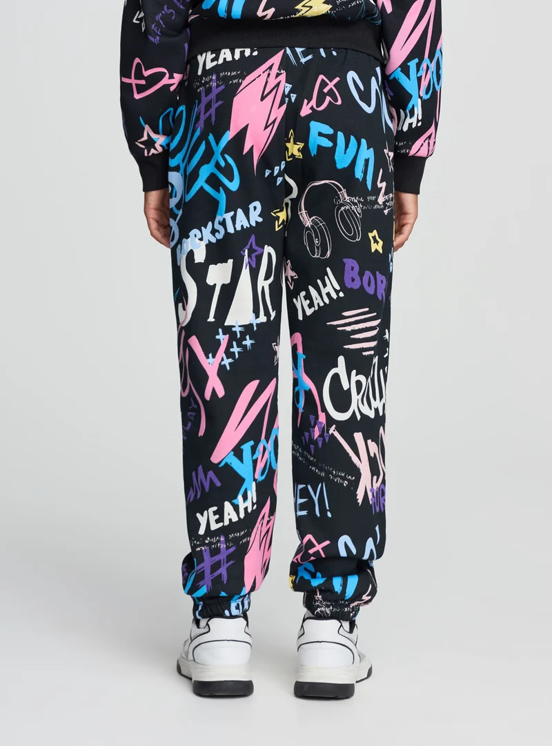 Pantaloni tuta con stampa graffiti