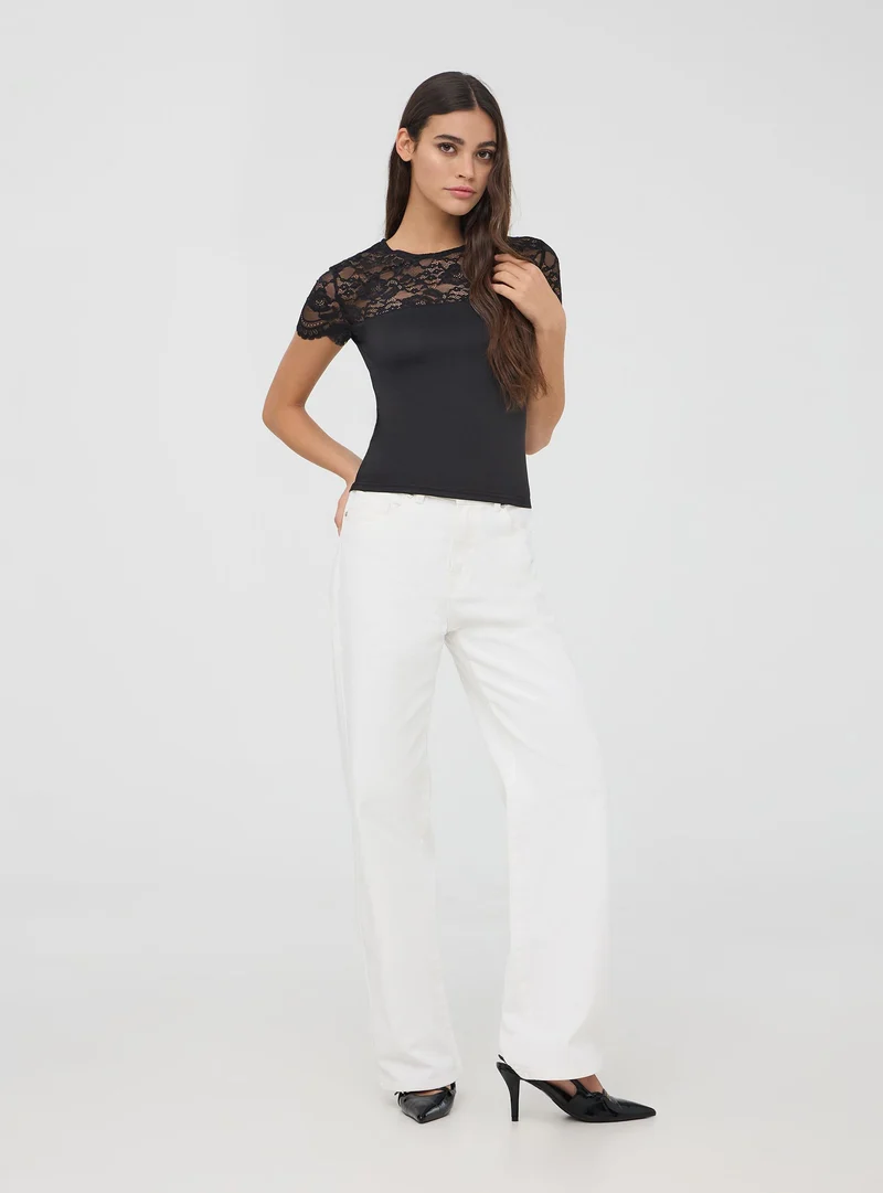 T-shirt con dettagli in pizzo