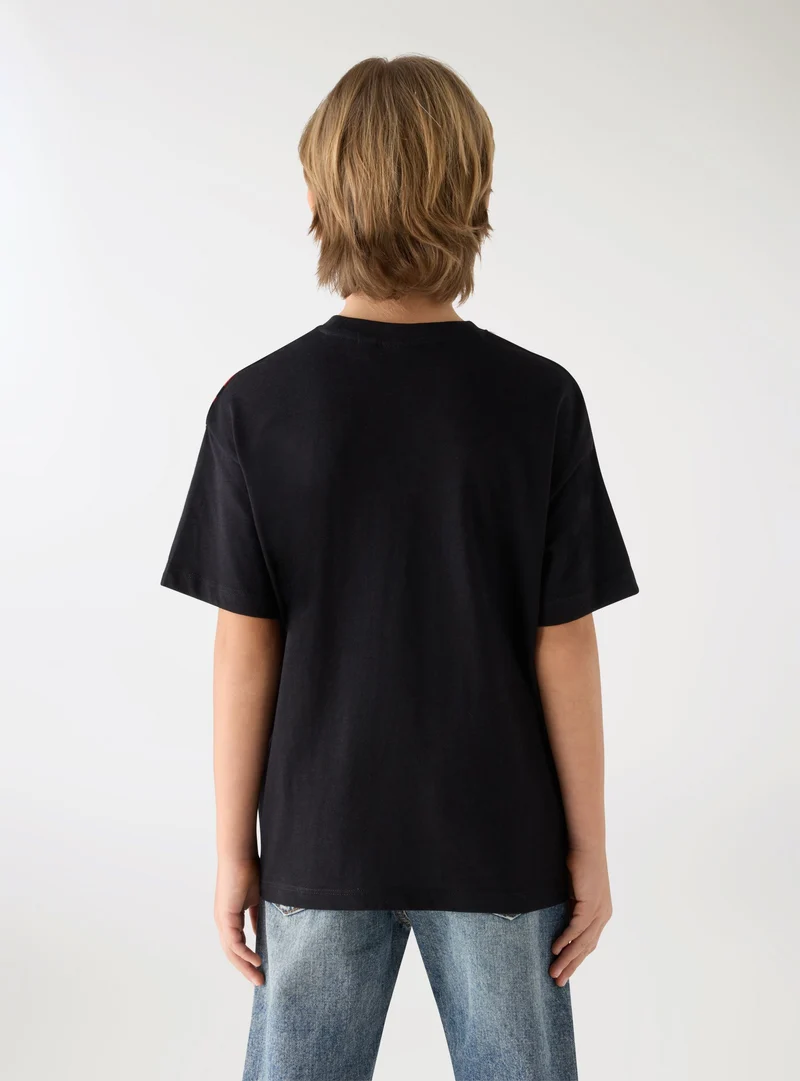 T-shirt con stampa Shadow®