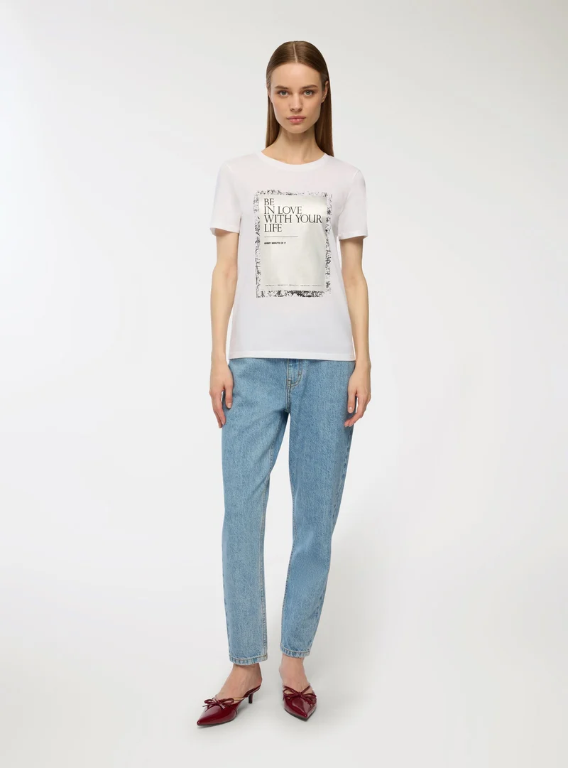T-shirt con stampa e scritta