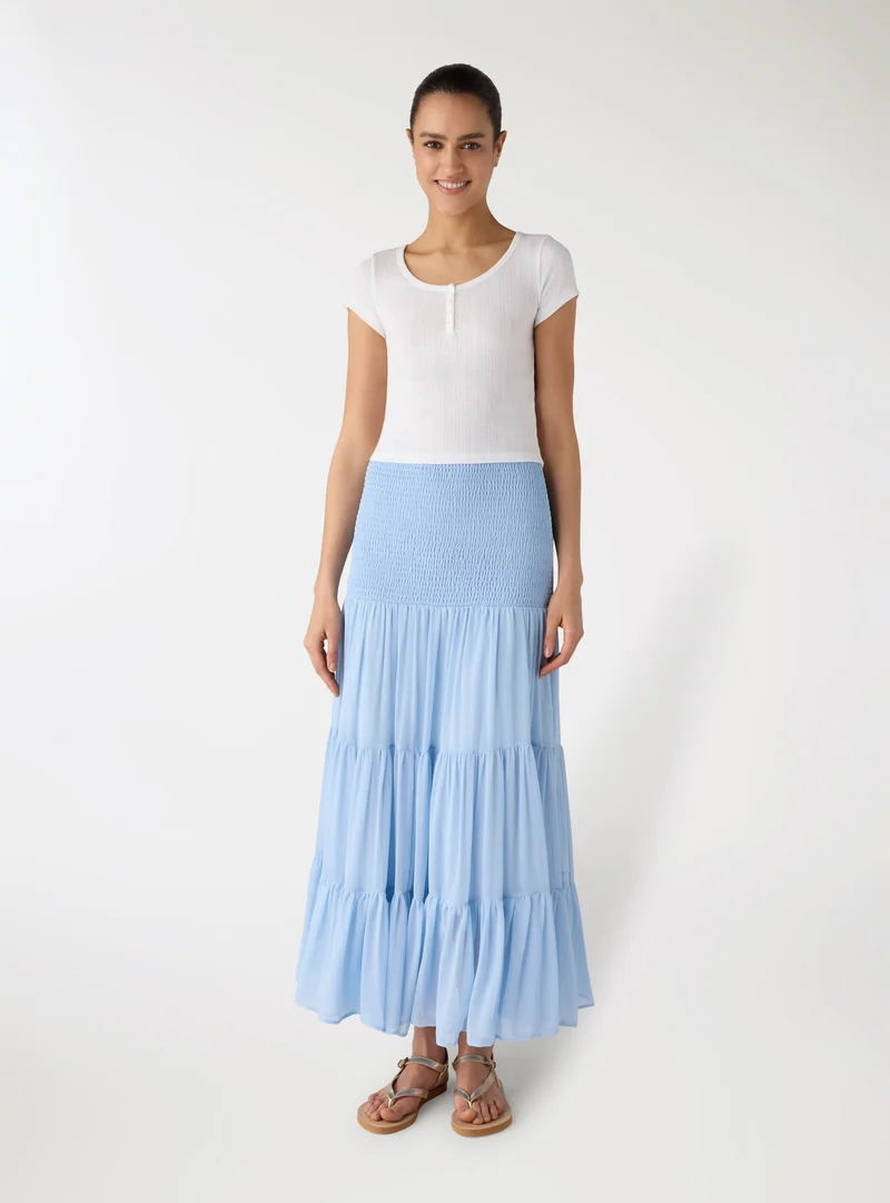 T-shirt serafino a costine con bottoni
