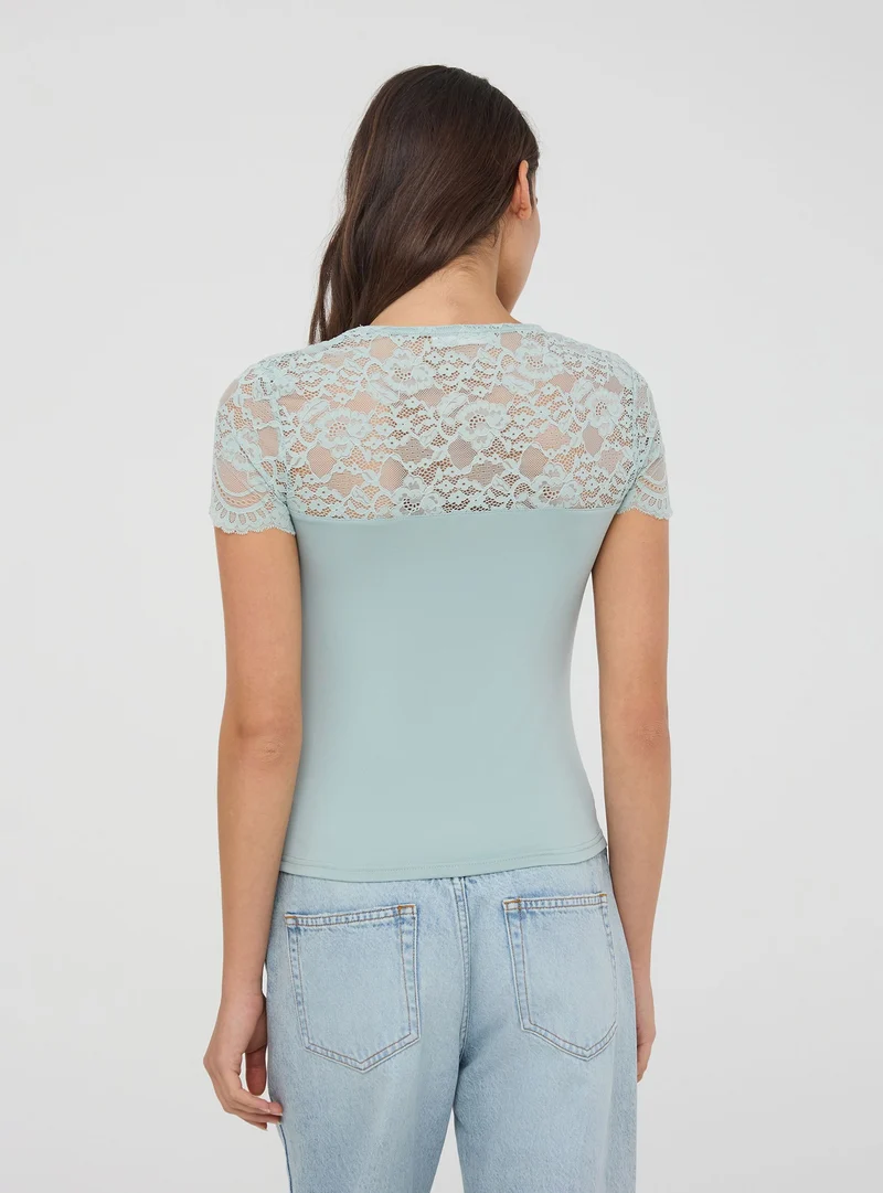T-shirt con dettagli in pizzo
