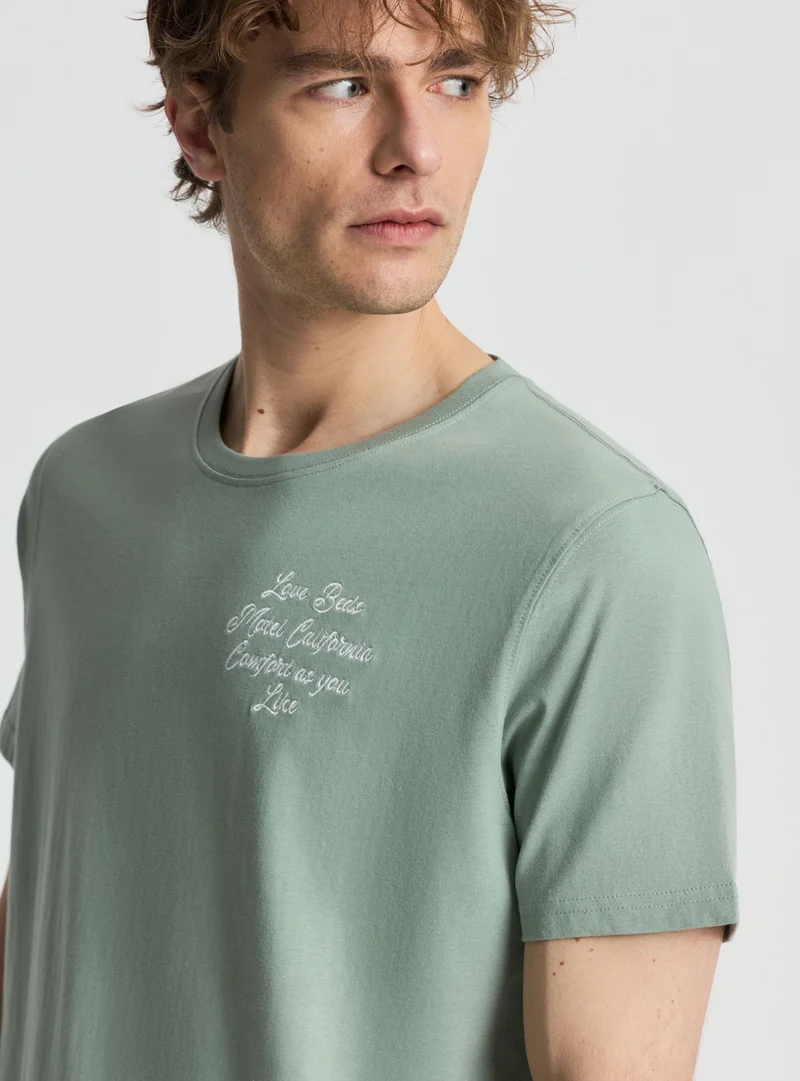 T-shirt con ricamo