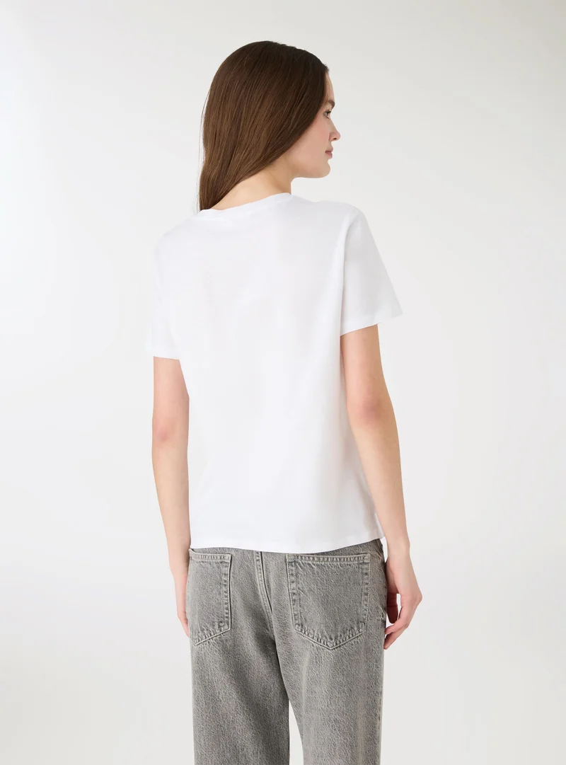 T-shirt con strass effetto collana