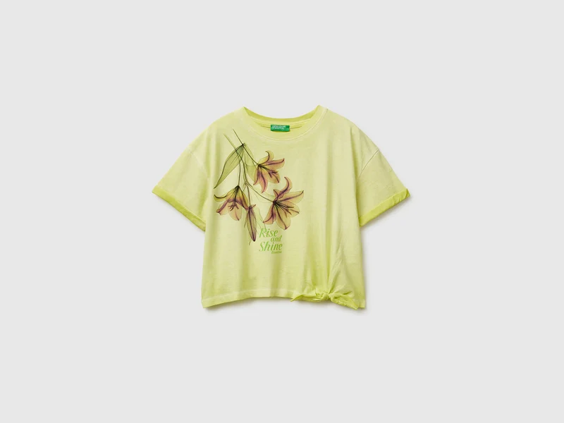 T-shirt con stampa e nodo