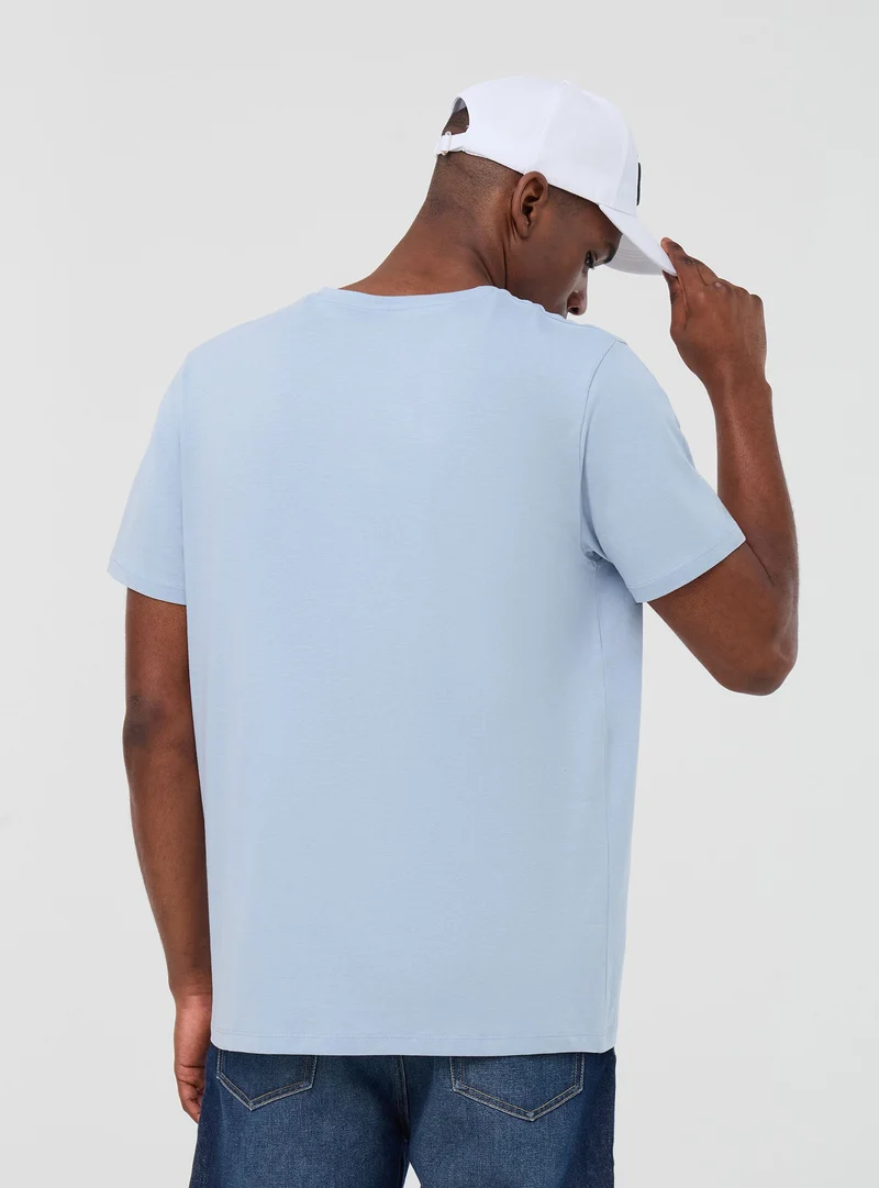 T-shirt basic con scollo a v