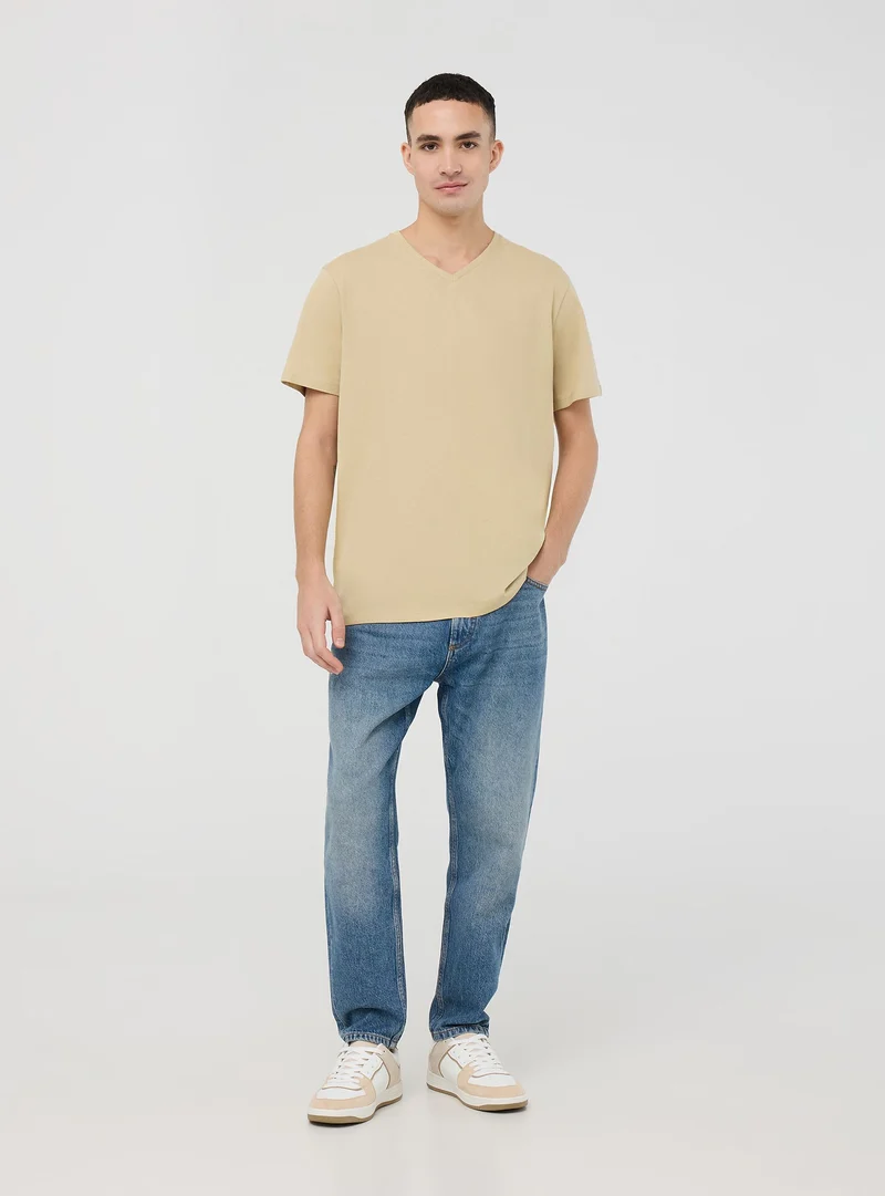 T-shirt basic con scollo a v