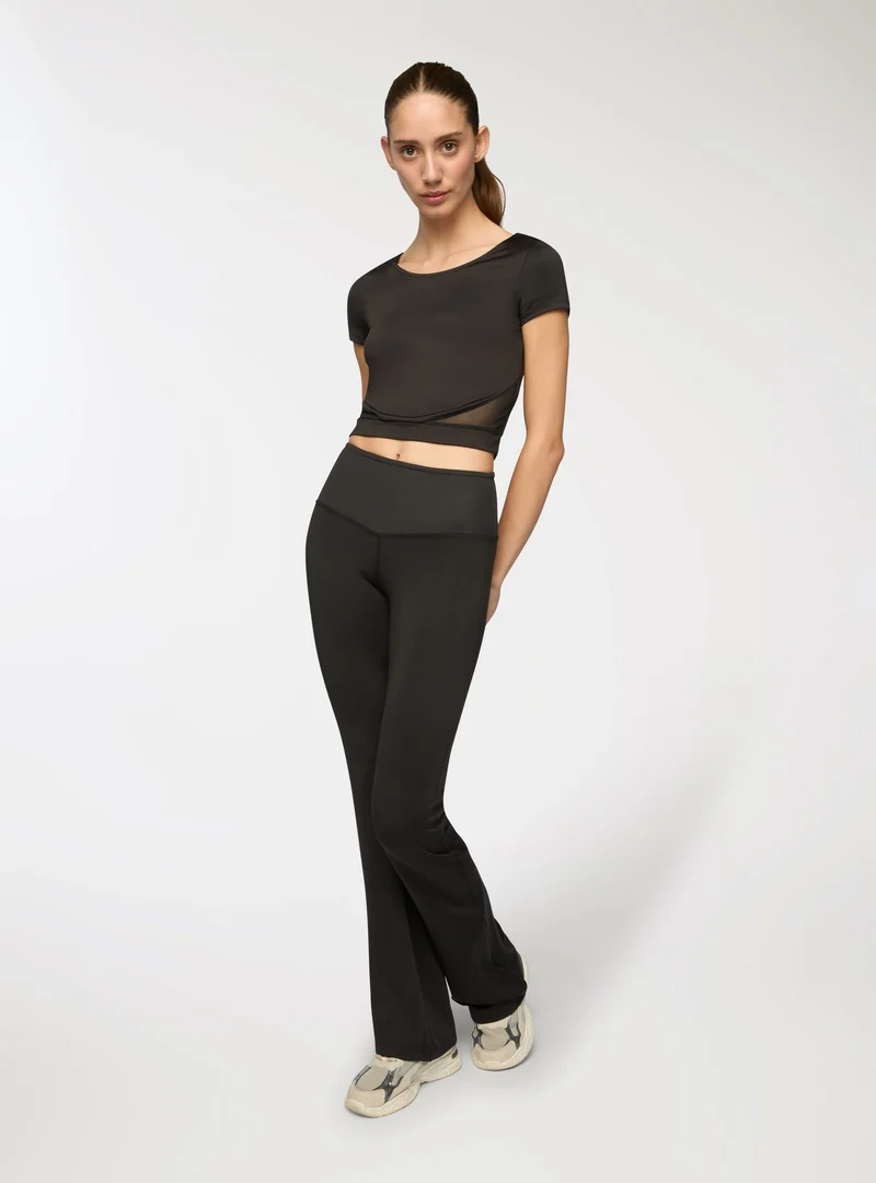 T-shirt sportiva crop con inserti trasparenti