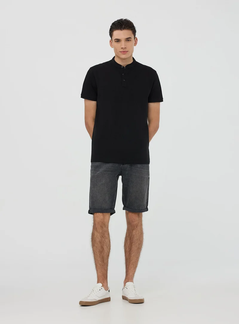 T-shirt serafino in piquet con collo coreana