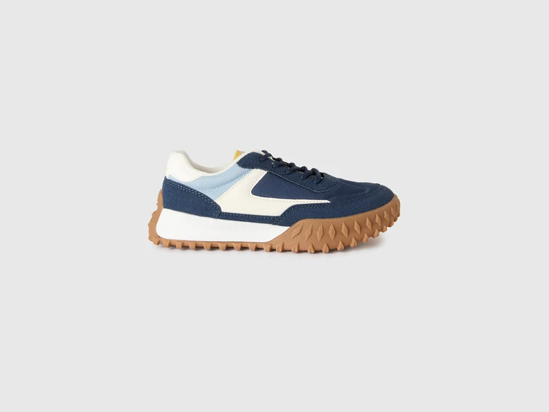 Sneakers con lacci