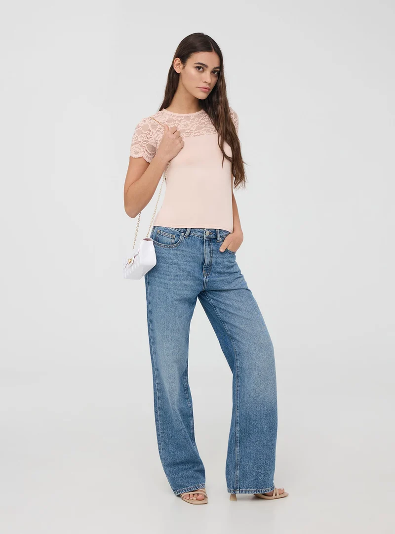 T-shirt con dettagli in pizzo