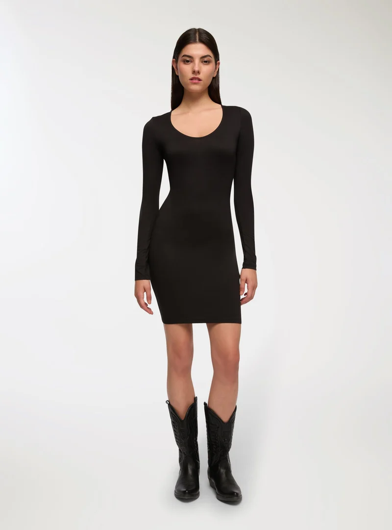 Bodydress scollo ampio in tessuto caldo