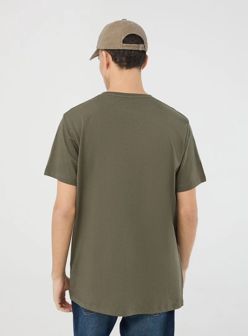 T-shirt basic con scollo a v