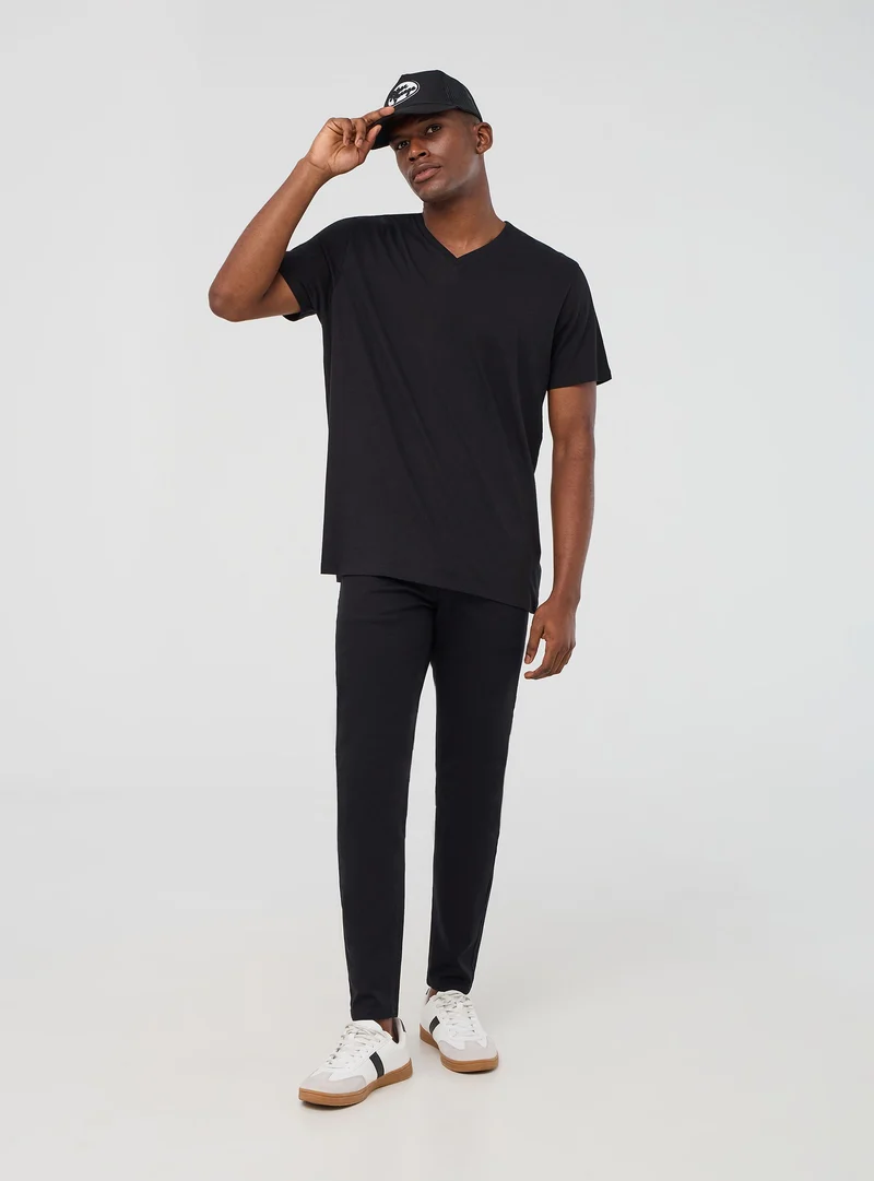 T-shirt basic con scollo a v