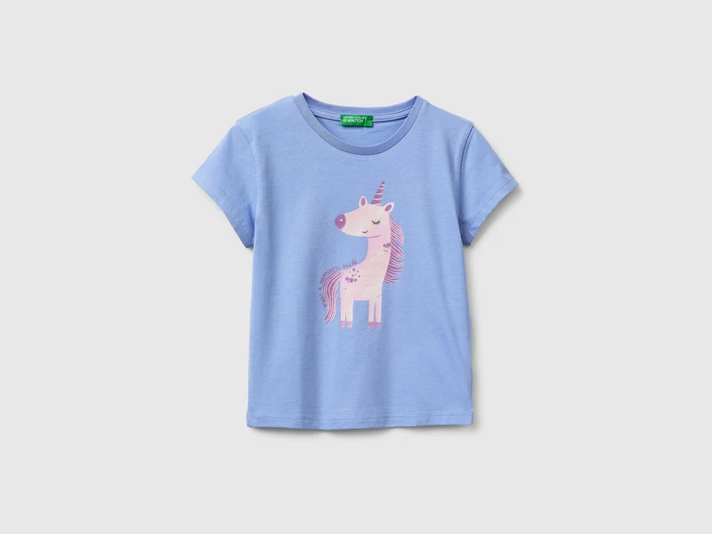T-shirt con stampa e glitter