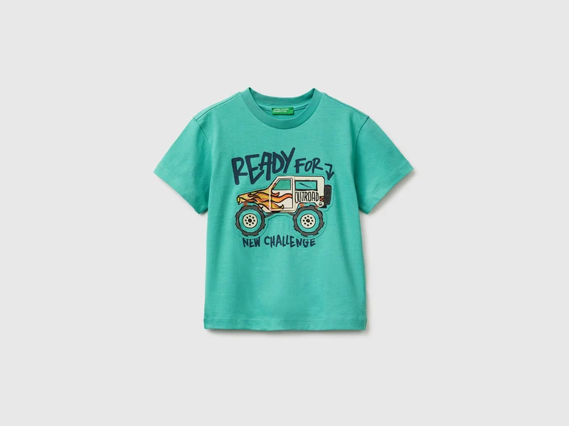 T-shirt con stampa e applicazione