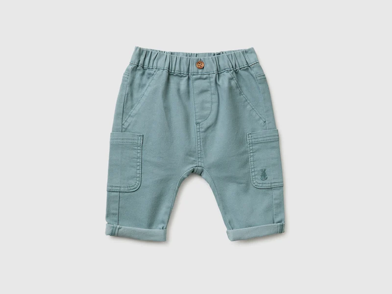 Pantaloni con tasche laterali