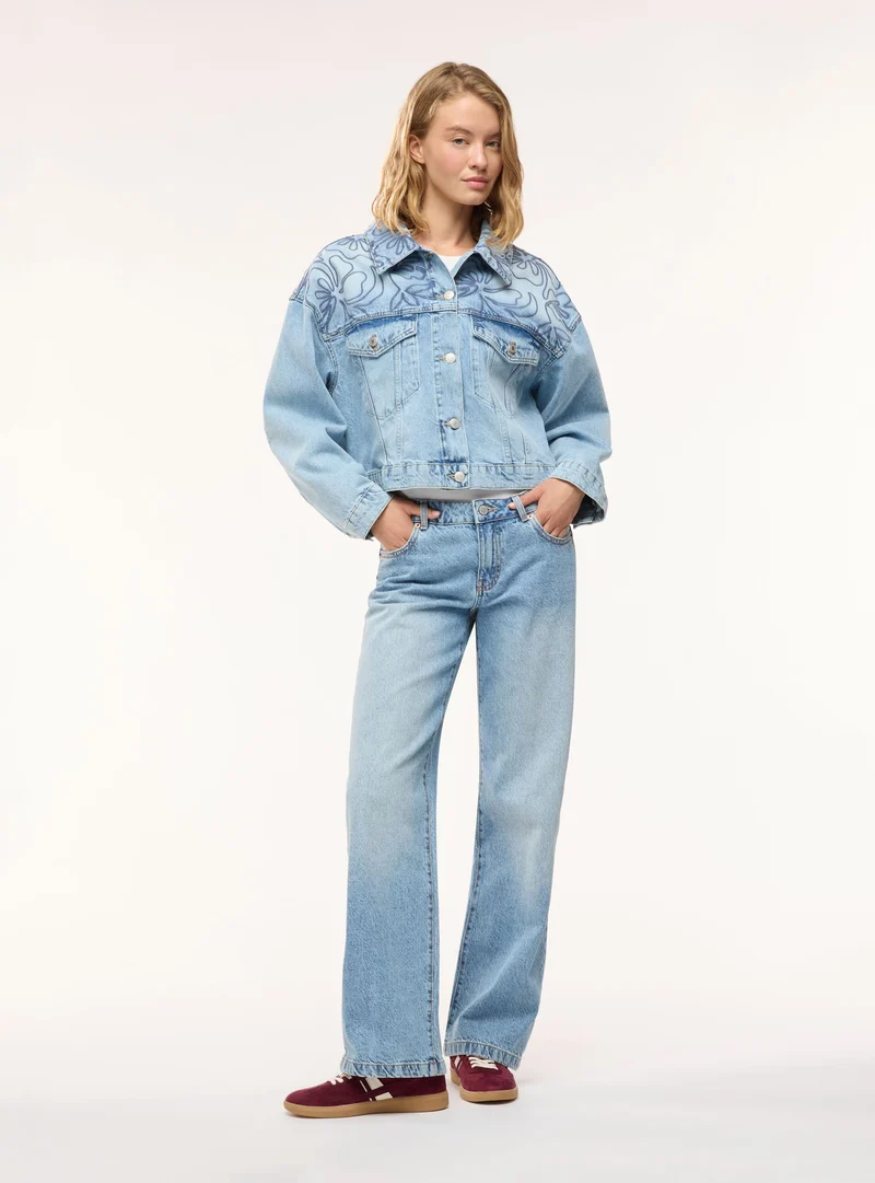 Giacca in denim con ricamo floreale
