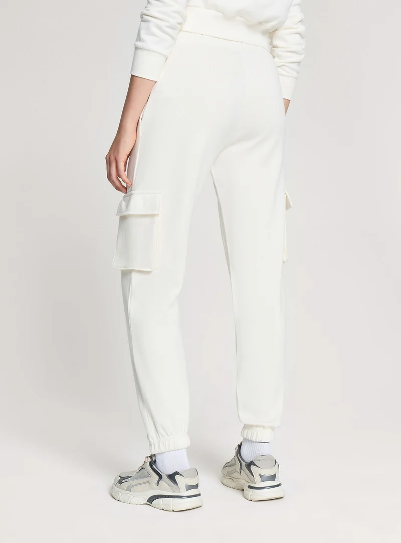 Pantalone ginnico cargo a vita alta