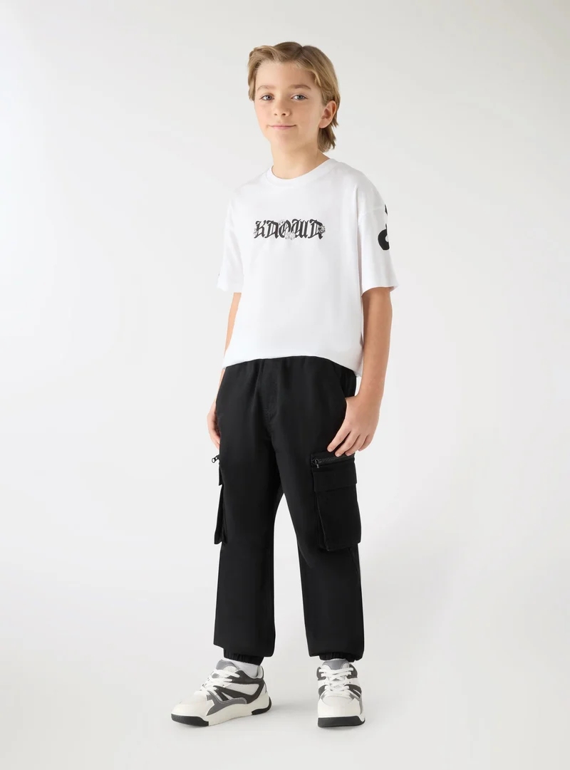 T-shirt con scritta gotica fronte/retro