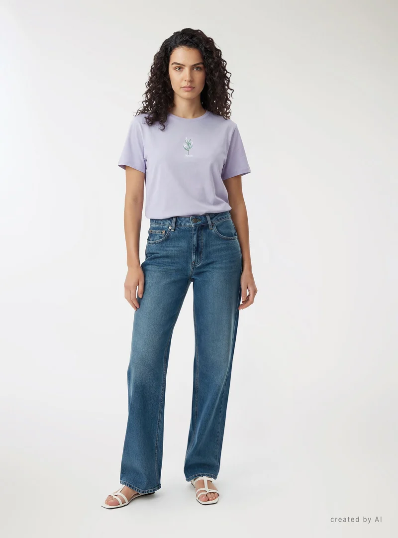 T-shirt con ricamo floreale