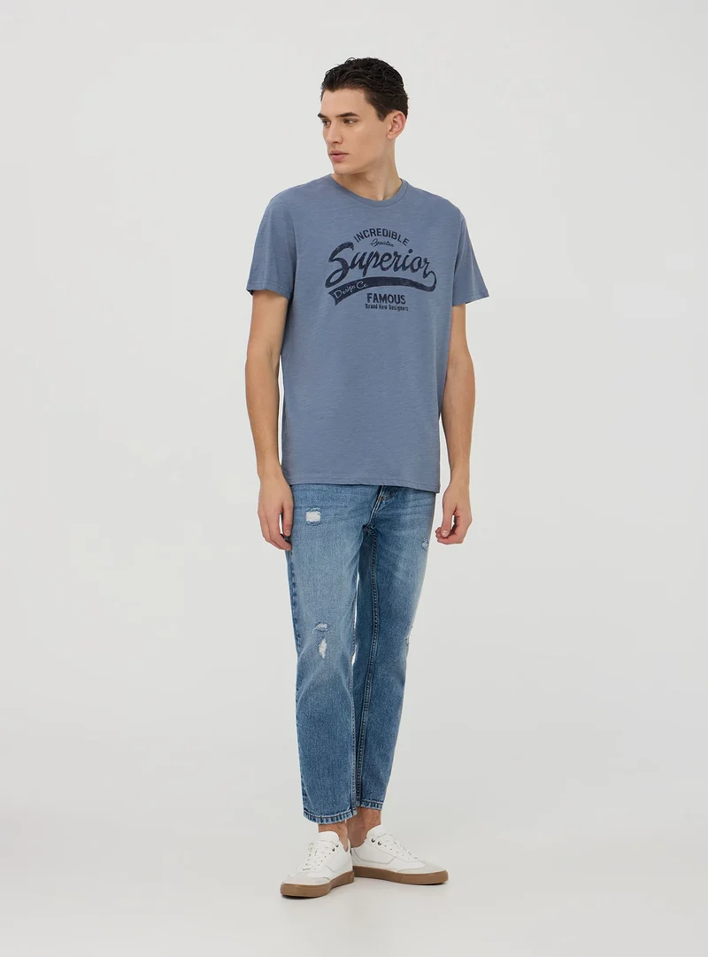 T-shirt con scritta frontale