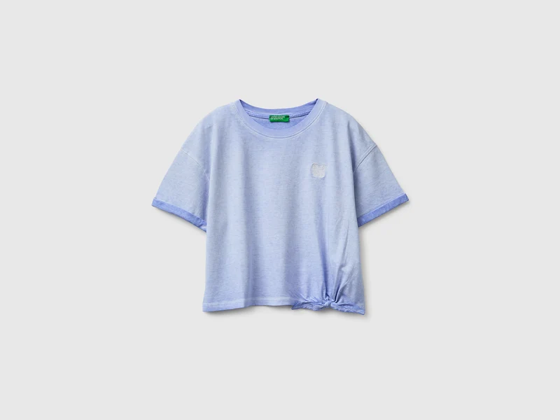 T-shirt con stampa e nodo