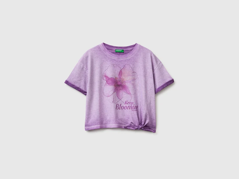 T-shirt con stampa e nodo