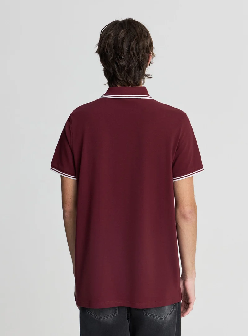 T-shirt polo con profili a contrasto