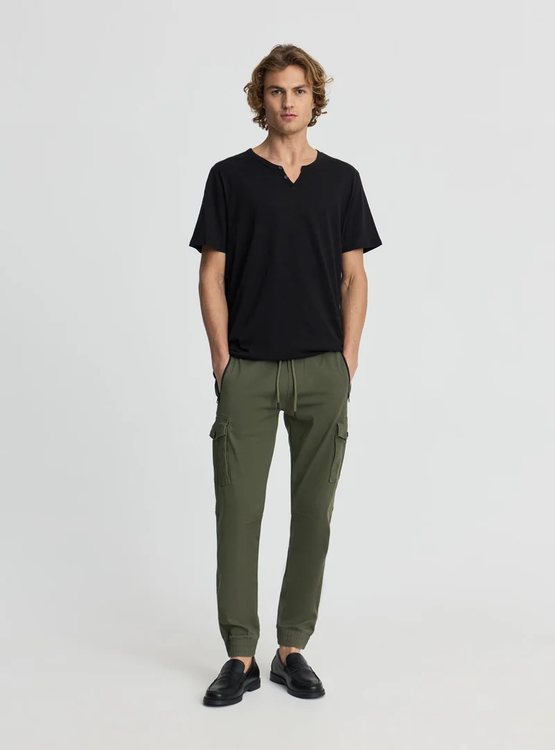 T-shirt con scollo serafino