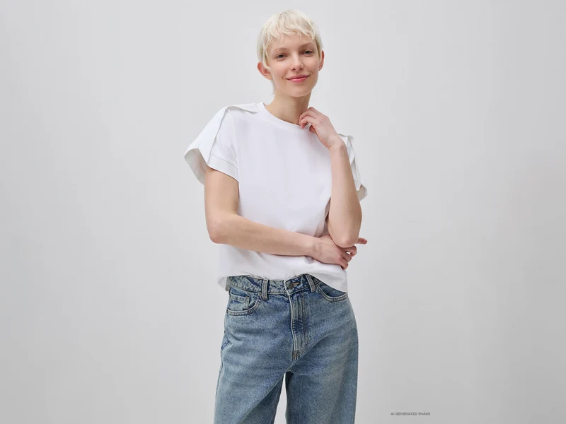 T-shirt con piega sulle spalle