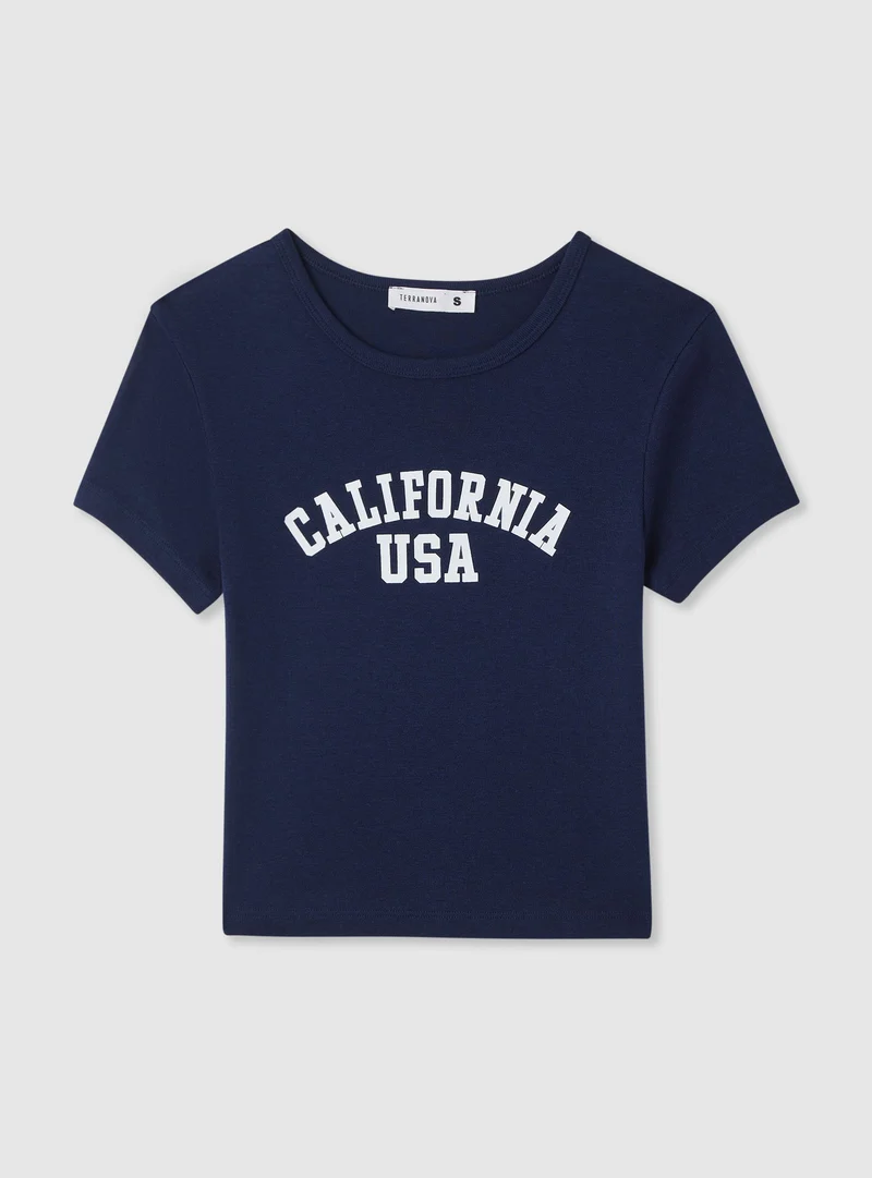 T-shirt crop con scritta college