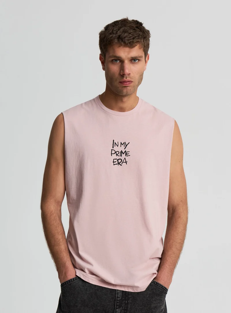 T-shirt smanicata con scritta