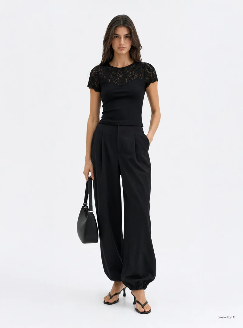 T-shirt con inserto in pizzo